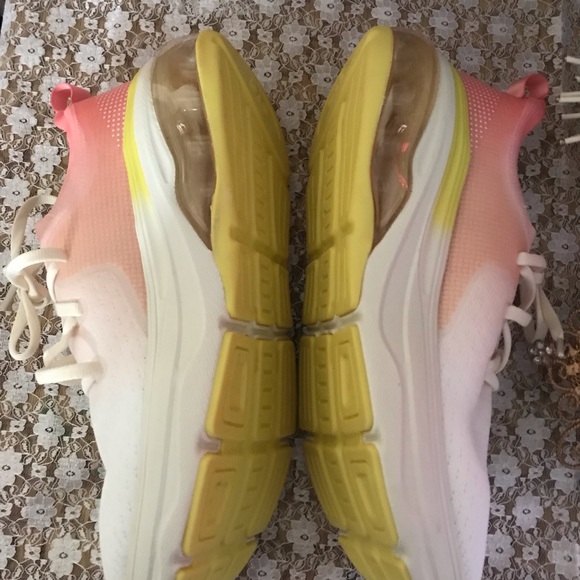 STQ shoes size 8.5 - Picture 4 of 7